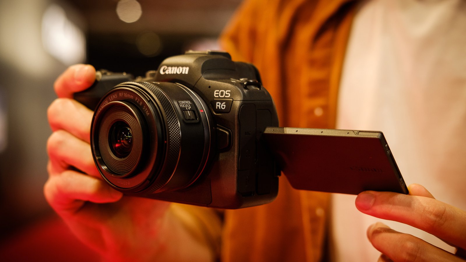 The RF 16mm F2